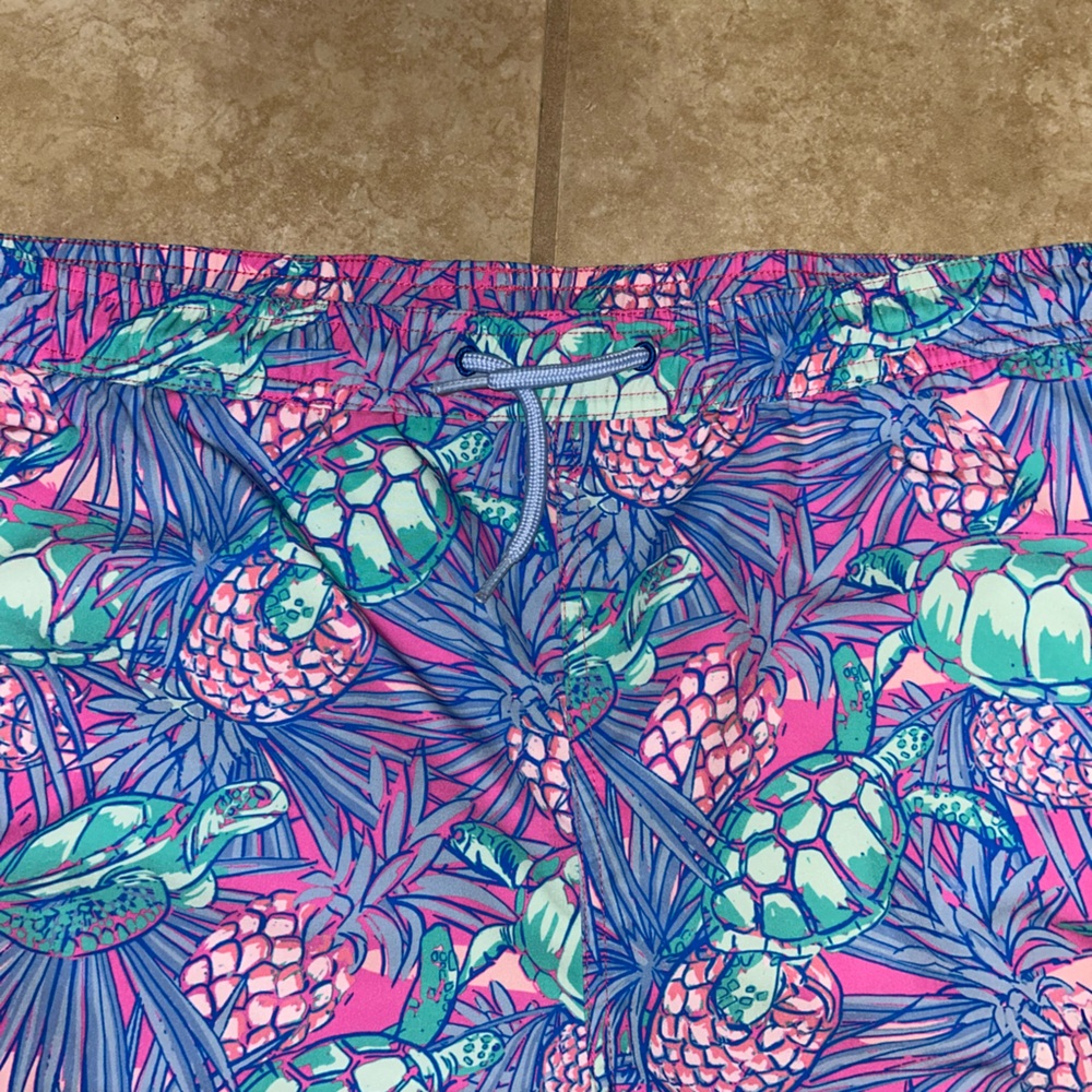 Vineyard vines men’s swim trunks size XL - Picture 3 of 6